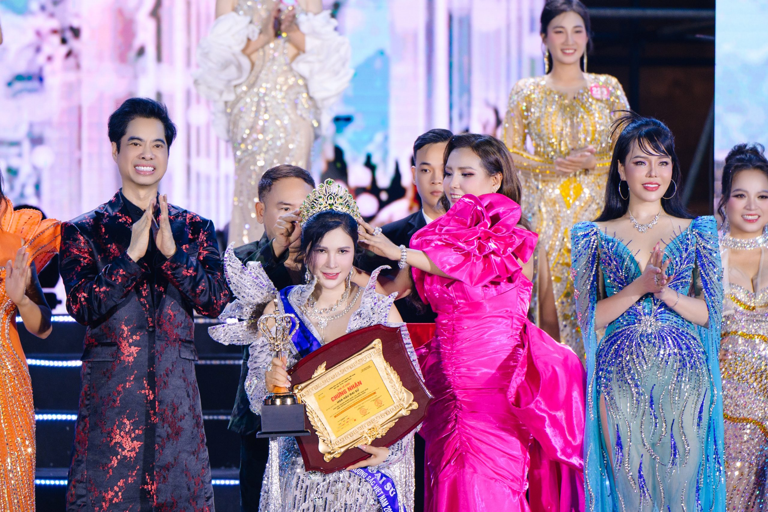 Tân Hoa hậu Đại sứ – Hoa hậu Doanh nhân Hương sắc Việt Nam 2025: Tôi mong muốn quảng bá danh thắng Tam Cốc – Bích Động đến bạn bè thế giới