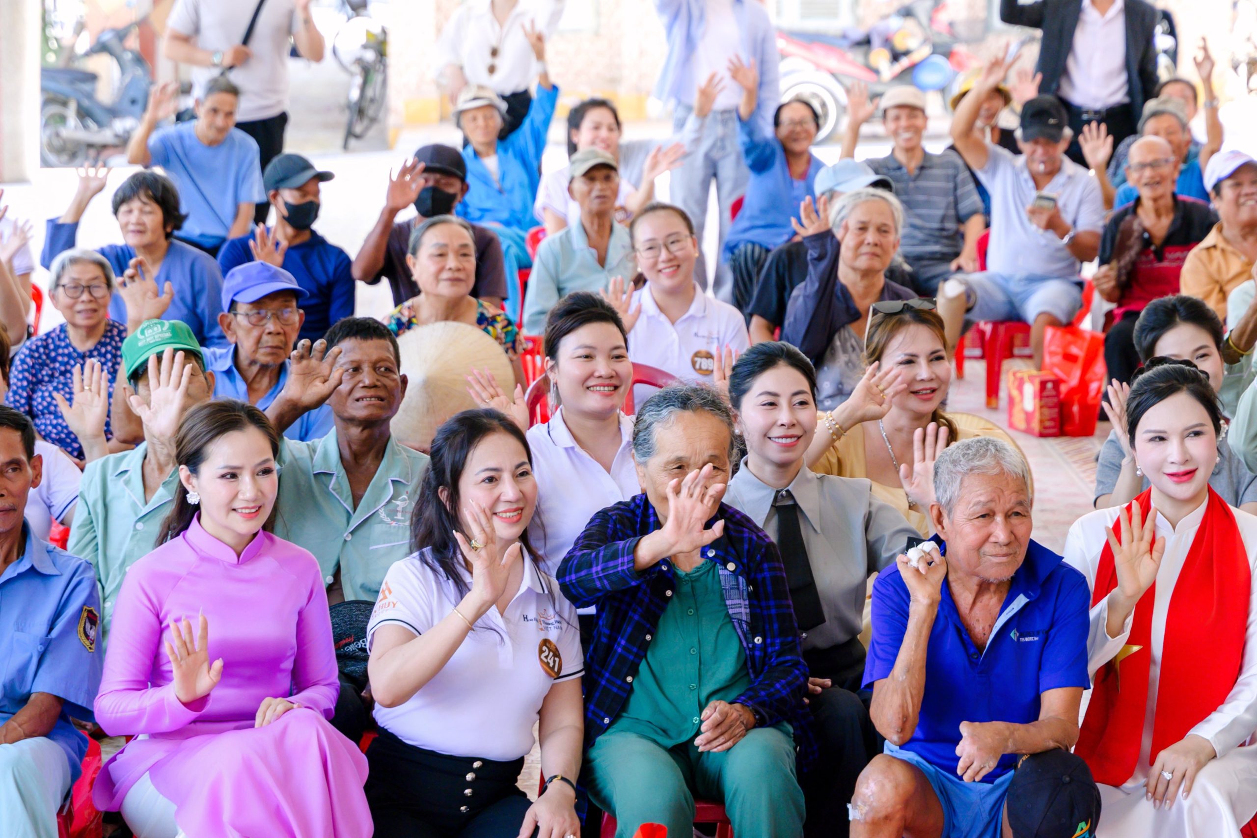 Hoa hậu Thương hiệu Việt Nam 2026 chung tay sẻ chia cùng bệnh nhân tại Làng phong Quy Hòa