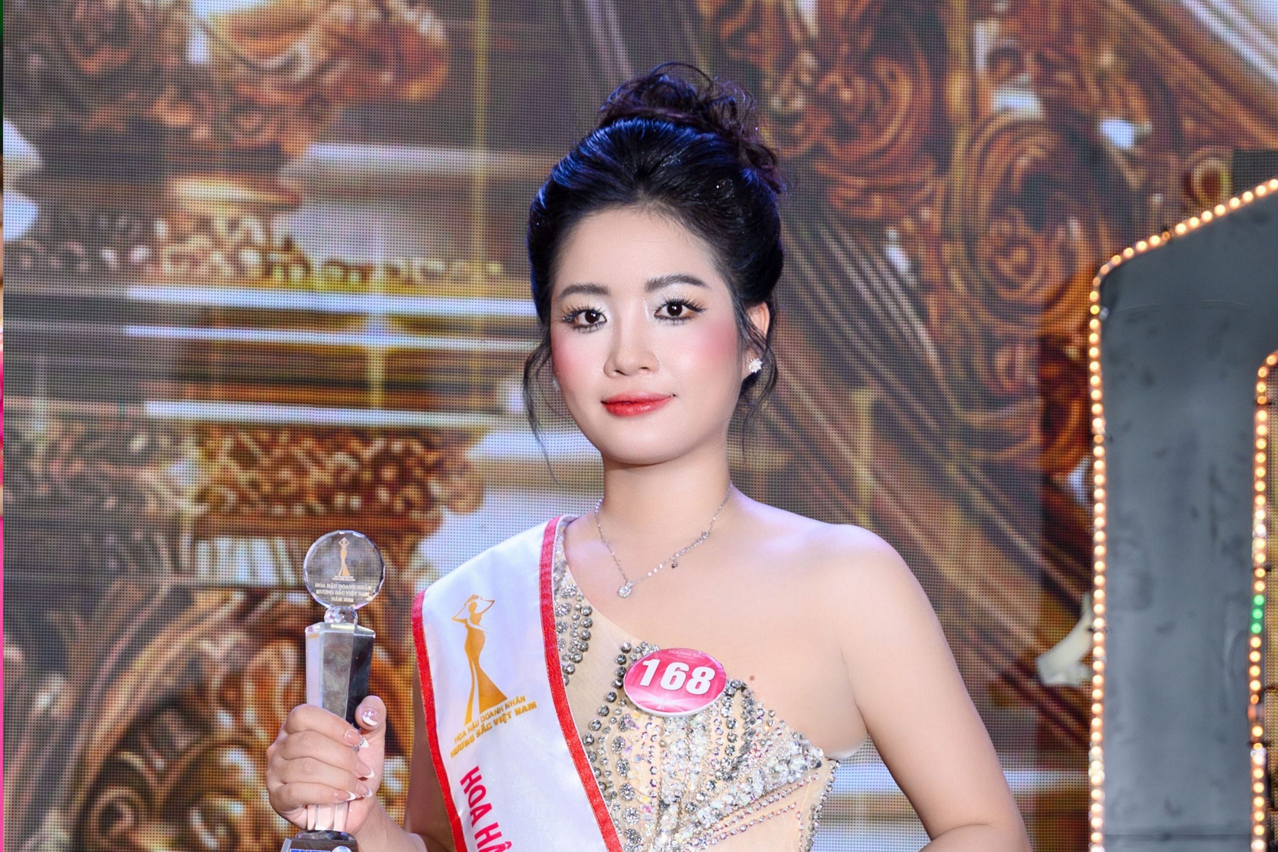 Hoa hậu Doanh nhân Hương sắc Việt Nam 2026: Nữ doanh nhân Hải Phòng Hoàng Thị Ngọc giành giải Người đẹp Áo dài